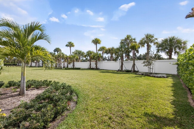 Building Photo - 9288 Crestview Cir