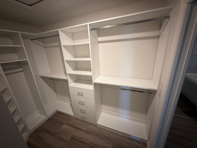 Building Photo - 319 Lily Ln