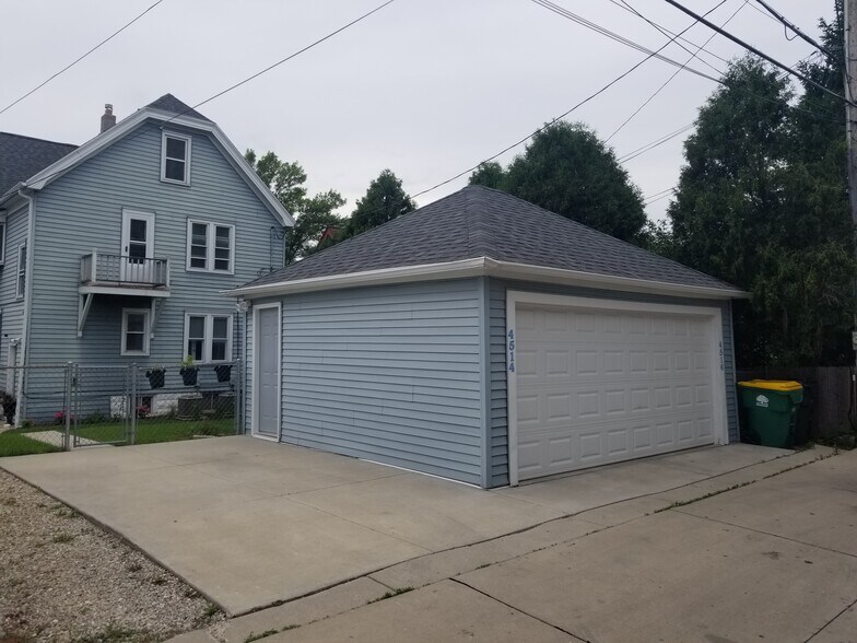 Garage - 4516 N Bartlett Ave