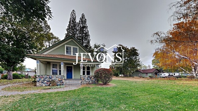 Building Photo - Charming 3-bedroom home with fenced backya...