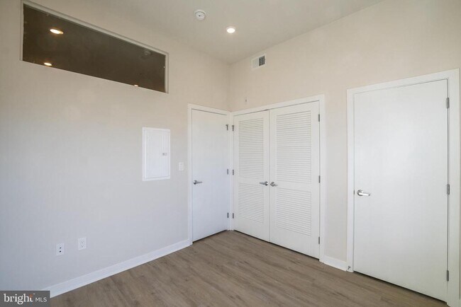 Building Photo - 1330 S Patton St