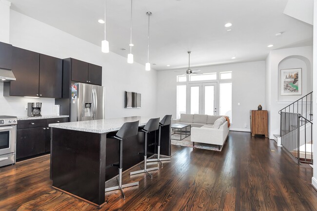 Building Photo - 1221 Bonner St