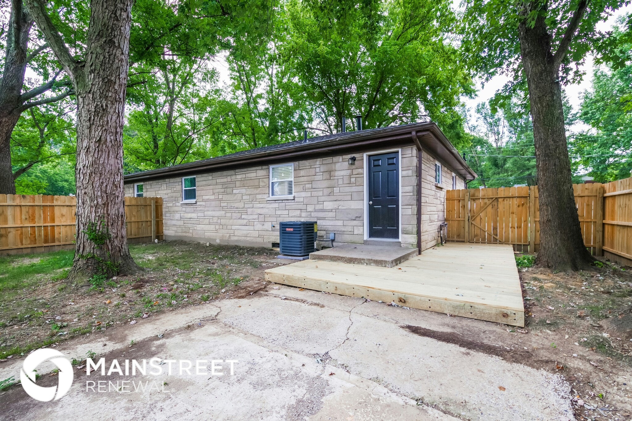 Building Photo - 2215 Cavalier Dr