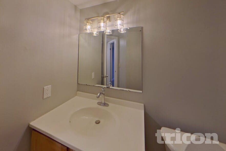 Building Photo - 910 Foothills Ct