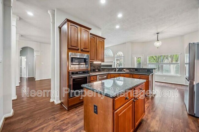 Building Photo - 23822 Wellington Ct Blvd