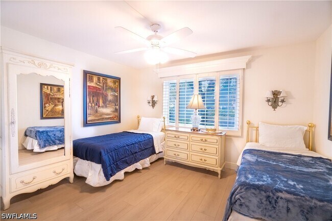 Building Photo - 388 4th Ave S