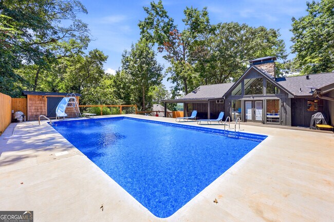 Building Photo - 4225 Twin Rivers Dr