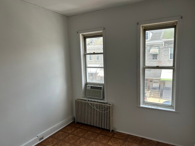 Building Photo - 136 S 12th St