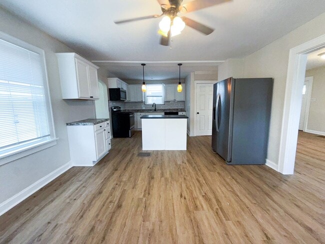 Building Photo - Gorgeous 3BR Renovation with Stylish Updates and Plenty of Space!