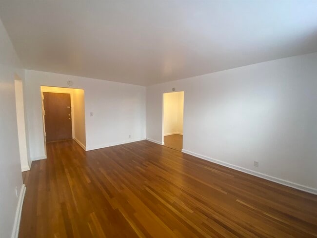 Building Photo - 965 Avenue C