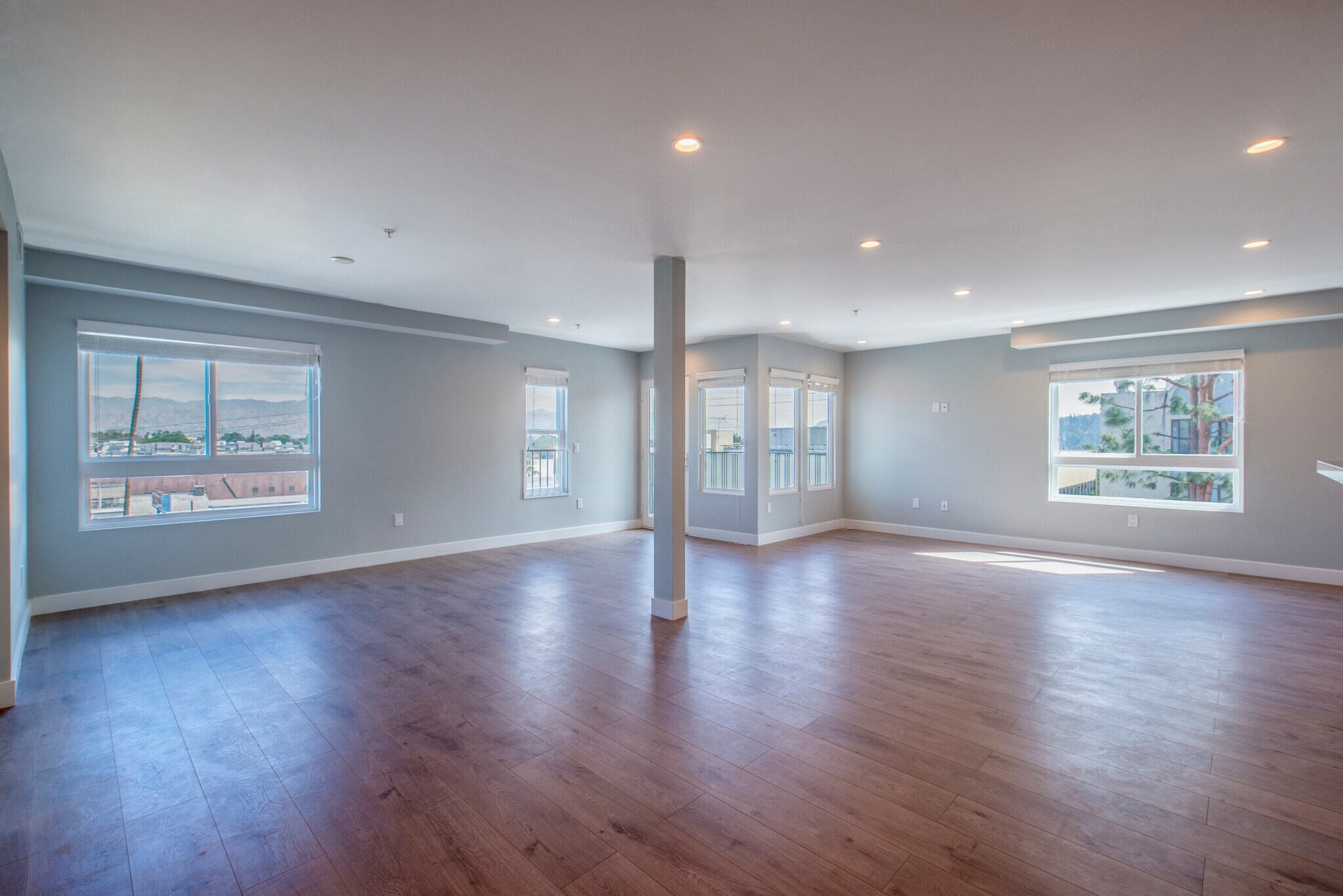 Building Photo - 3965 Carpenter Ave
