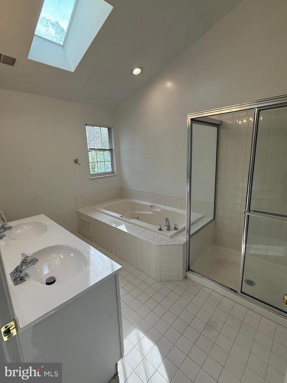 Building Photo - 17301 Pacific Rim Terrace