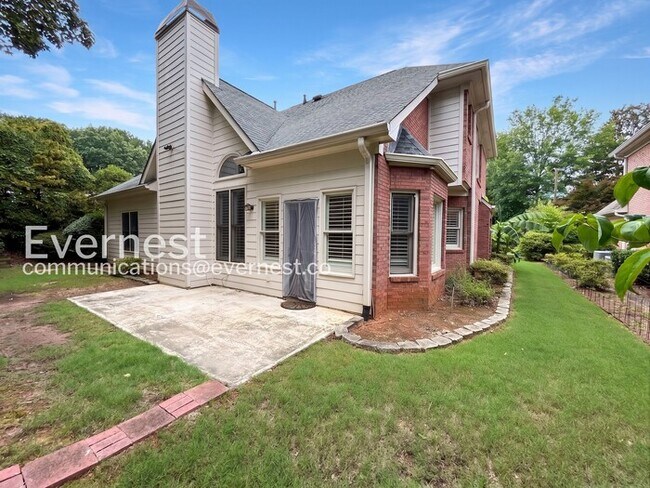 Building Photo - 5 Bed/3.5 Bath Home with Garage /Available Now!