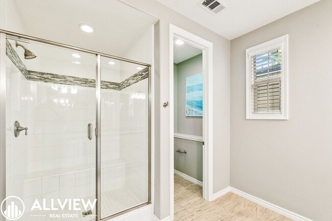 Building Photo - Highly Upgraded 4 Bed, 4.5 Bath Condo Available in Pacific Shores!