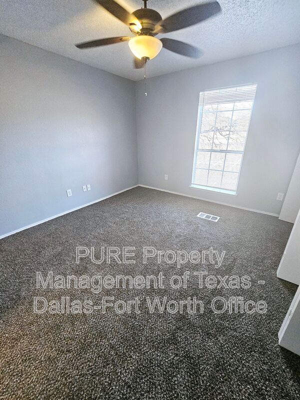 Building Photo - 4004 W Pioneer Dr