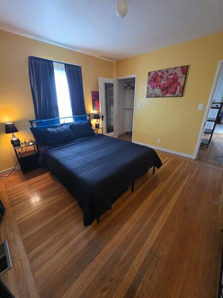 Building Photo - 9333 Lawlor St