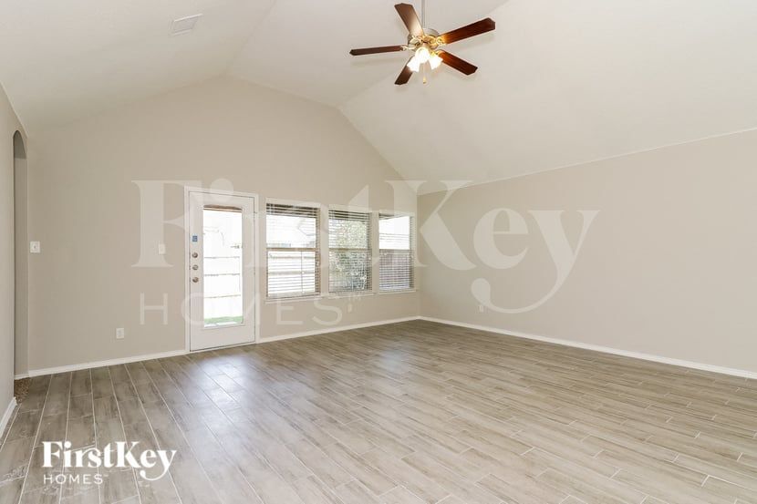 Building Photo - 500 Stone Crossing Ln