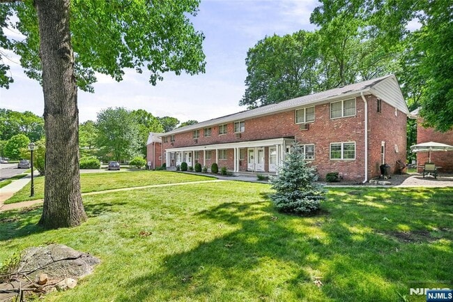 Building Photo - 901 Washington Dr