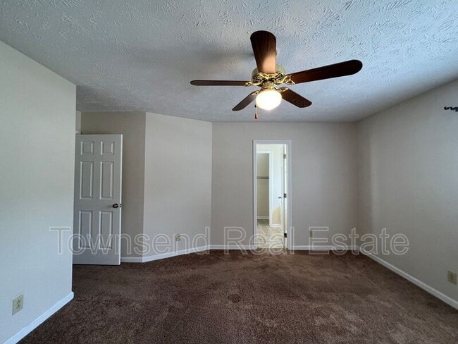 Building Photo - 3031 Kingfisher Dr