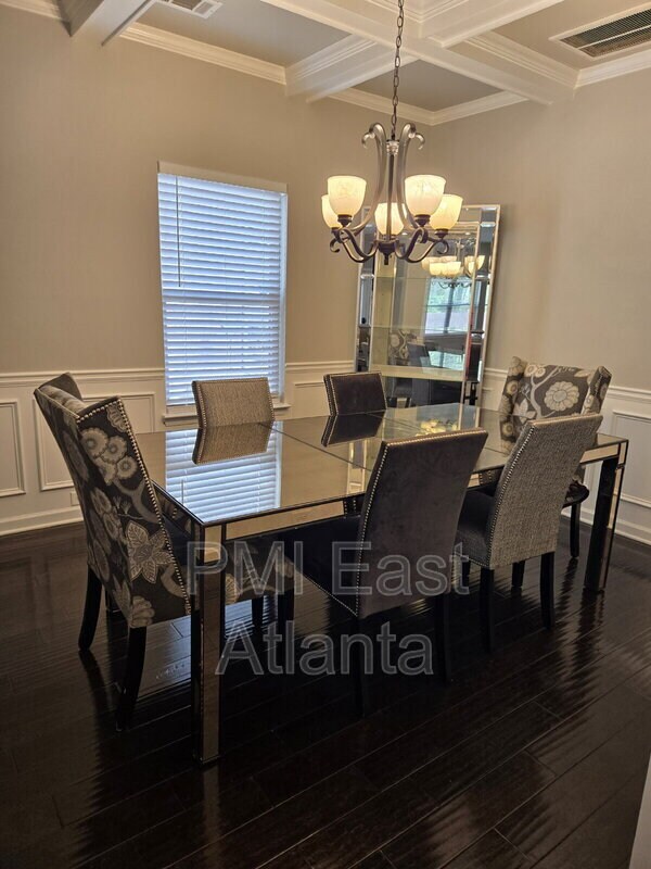 Building Photo - 422 Live Oak Pass