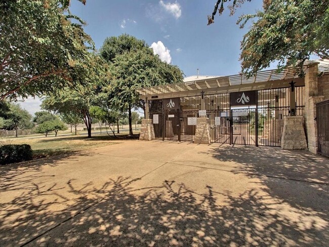 Building Photo - 15104 Fernhill Dr