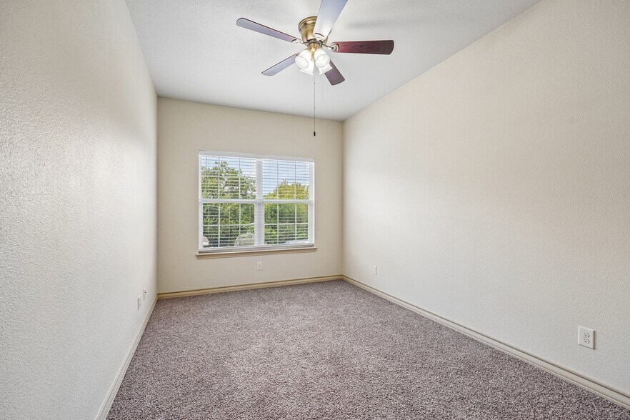 Building Photo - 2313 Sailing Way N