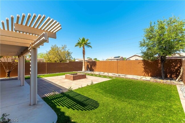 Building Photo - 688 Emerald City Ave