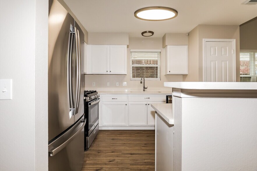 Building Photo - 11915 Sonora Springs Dr