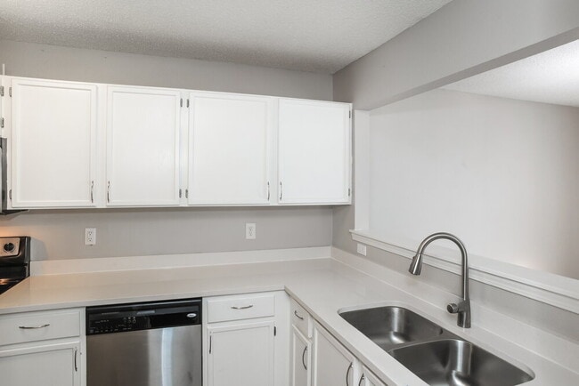 Building Photo - 4509 Connaught E Dr