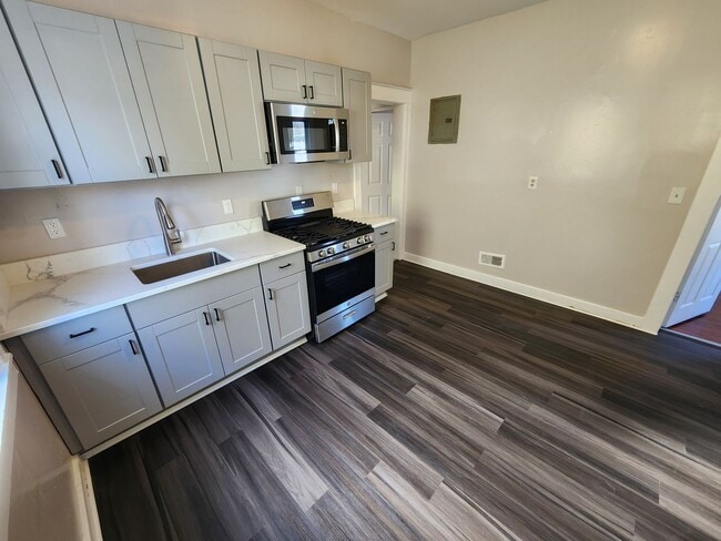 Building Photo - 137 Washington St