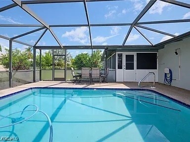 Building Photo - 4240 SE 3rd Ave