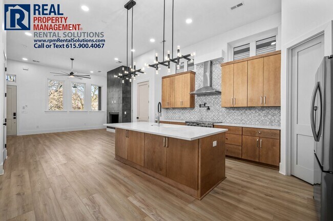Building Photo - Brand new luxury townhome in East Nashvill...