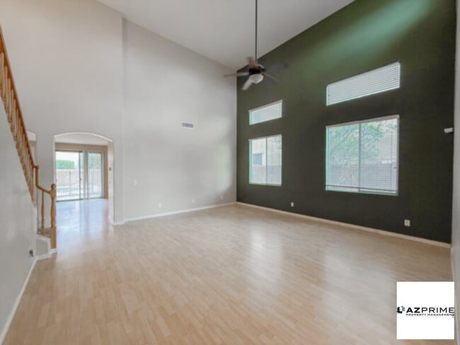 Building Photo - Gorgeous 5/3 Surprise House with a Pool!