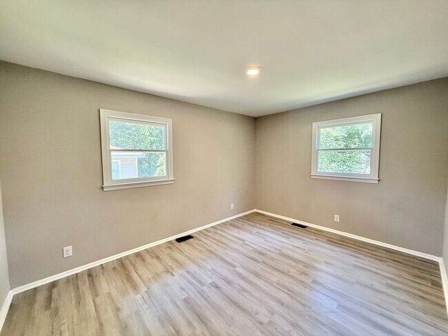 Building Photo - 102 Johnson St