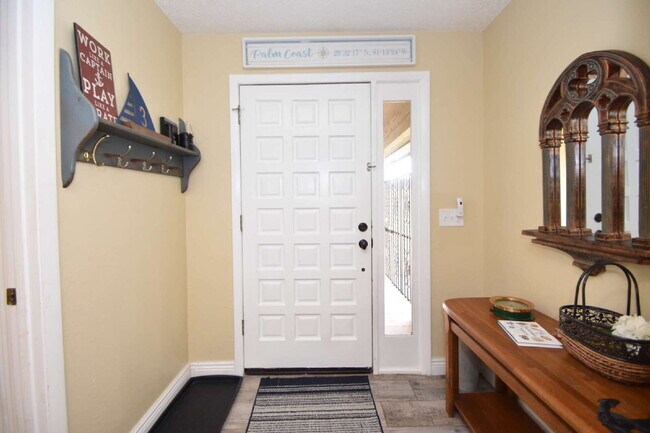 Building Photo - Absolutely adorable 3 bedrooms 2 bath Cana...