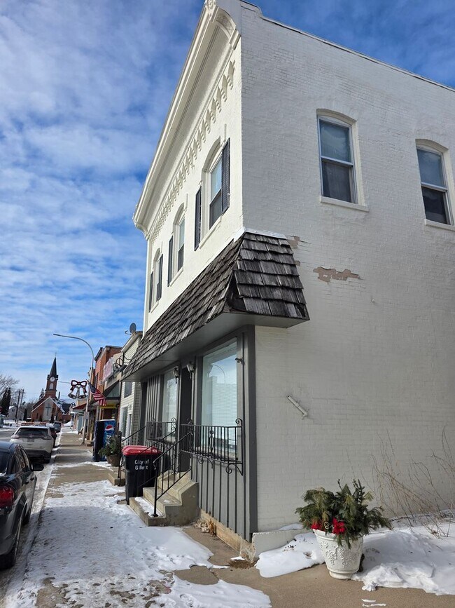 Building Photo - 135 E Main St