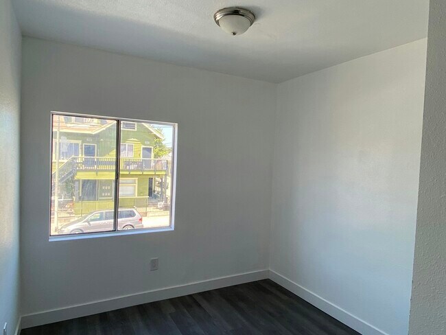 Building Photo - 1234 South Kenmore Avenue