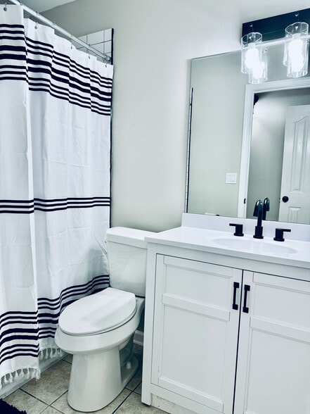 Building Photo - Room in House on Polar Rock Rd SW