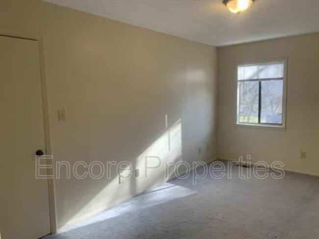 Building Photo - 1411 Foxwood Dr
