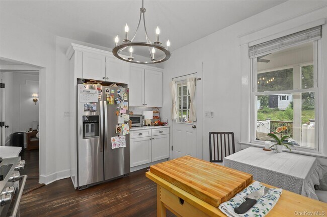 Building Photo - 40 Main St