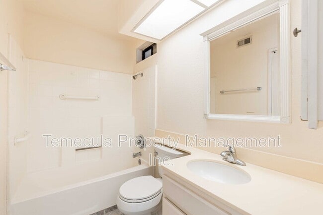Building Photo - 39721 Casandra Ct