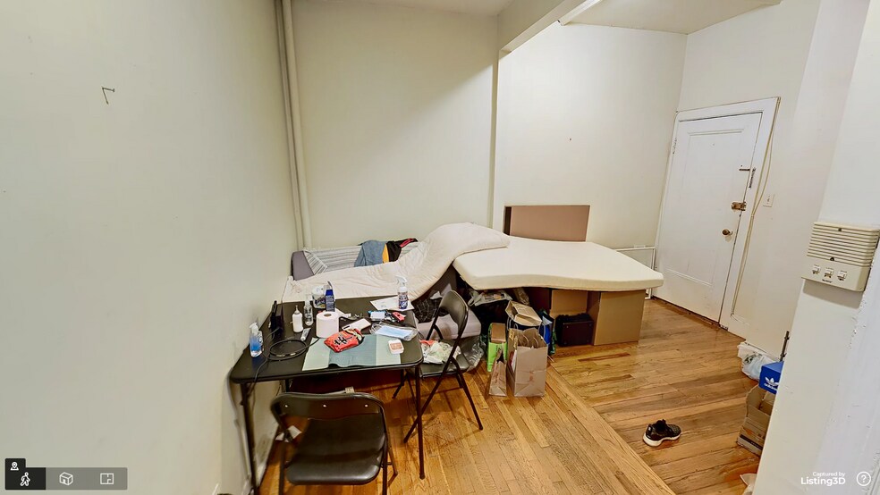 Building Photo - 126 Warren St