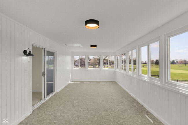 Building Photo - 3037 Golfview Dr