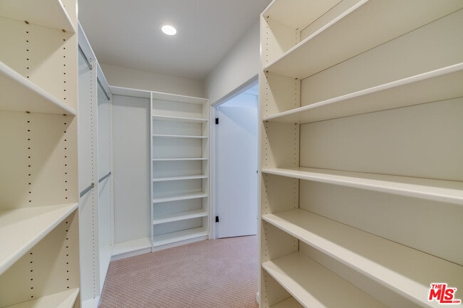 Building Photo - 13133 Morrison St