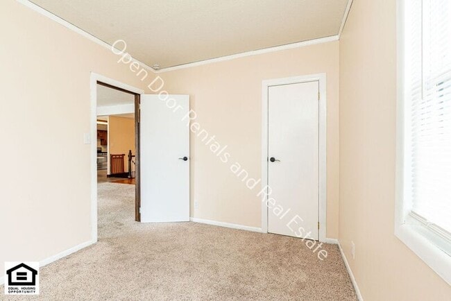 Building Photo - 605 N Camden Dr