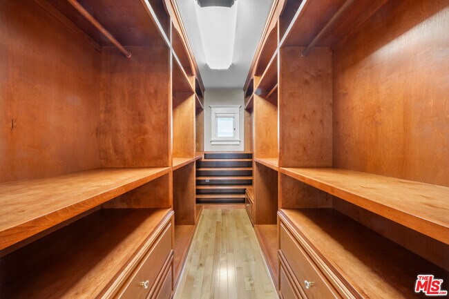 Building Photo - 1728 N Van Ness Ave