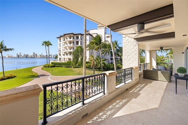 Building Photo - 4924 Fisher Island Dr