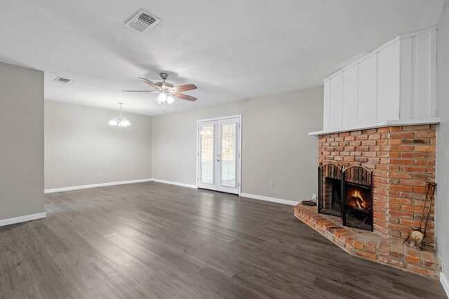 Building Photo - 3001 Eastgate Ct