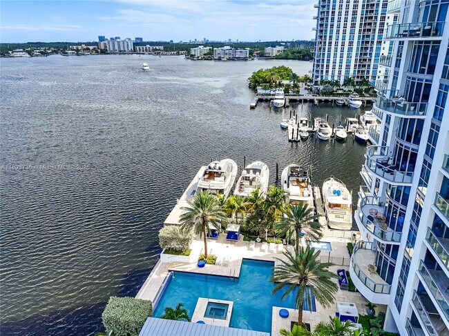 Building Photo - 17301 Biscayne Blvd