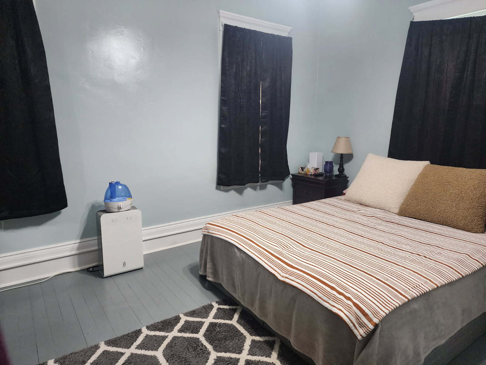 Bedroom 1 (larger bedroom). - 89 S Main St